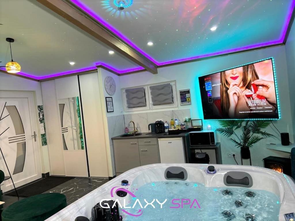 Galaxy Spa - Suite Jupiter Jacuzzi Privatif Champigneulles Esterno foto