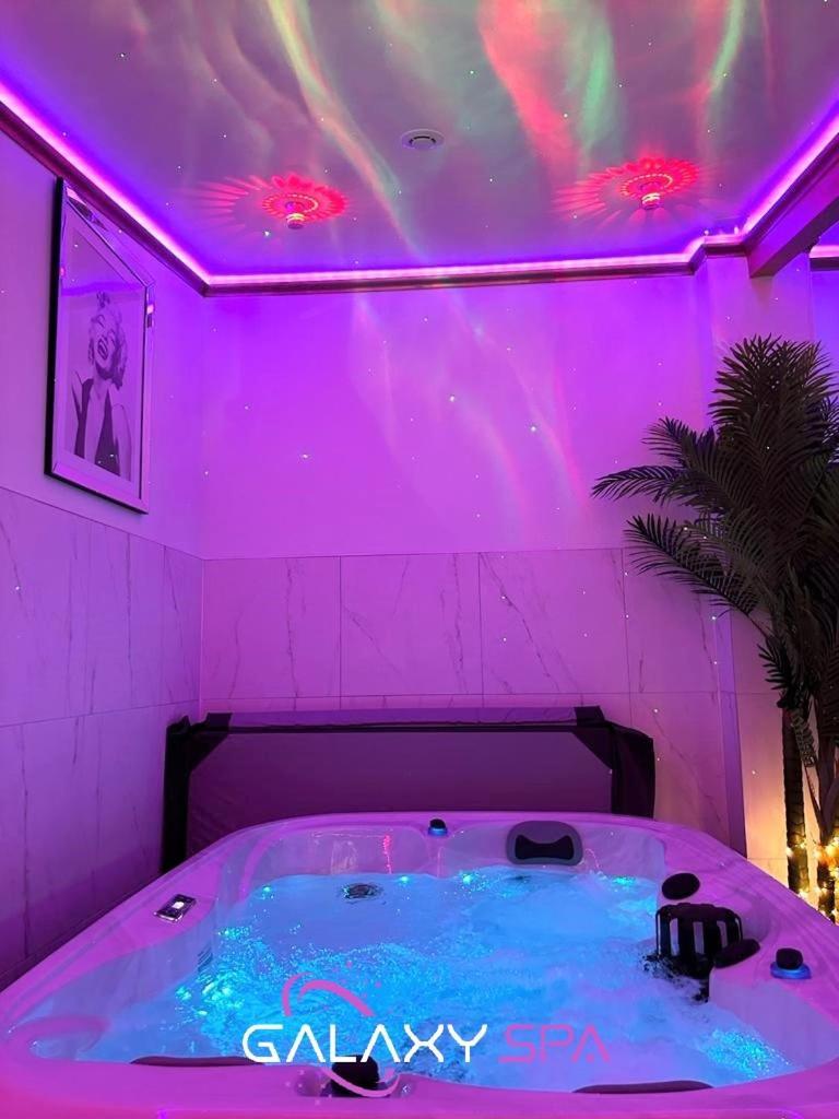 Galaxy Spa - Suite Jupiter Jacuzzi Privatif Champigneulles Esterno foto