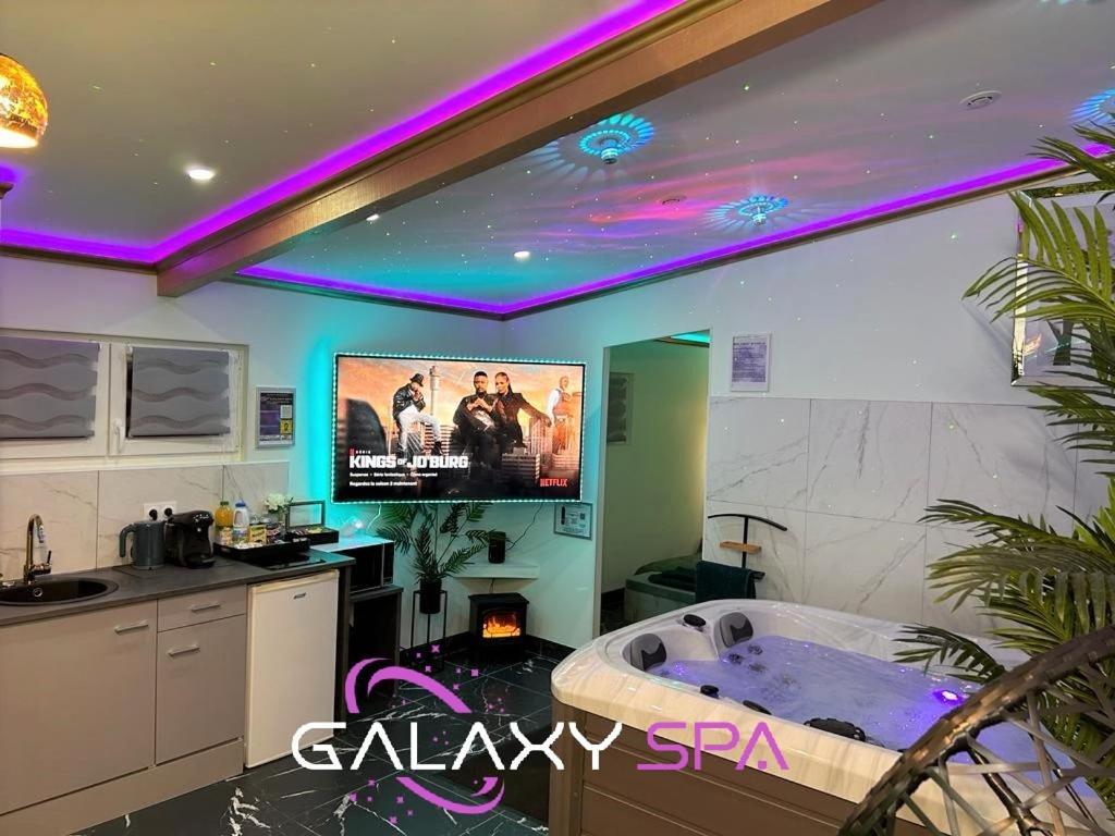 Galaxy Spa - Suite Jupiter Jacuzzi Privatif Champigneulles Esterno foto