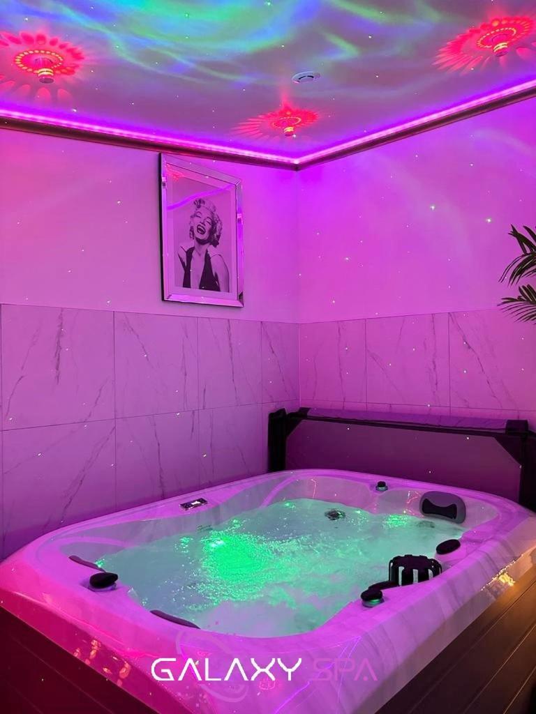 Galaxy Spa - Suite Jupiter Jacuzzi Privatif Champigneulles Esterno foto